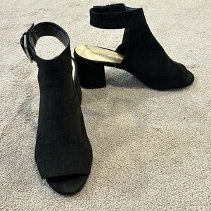 Nine west suede block heel mule